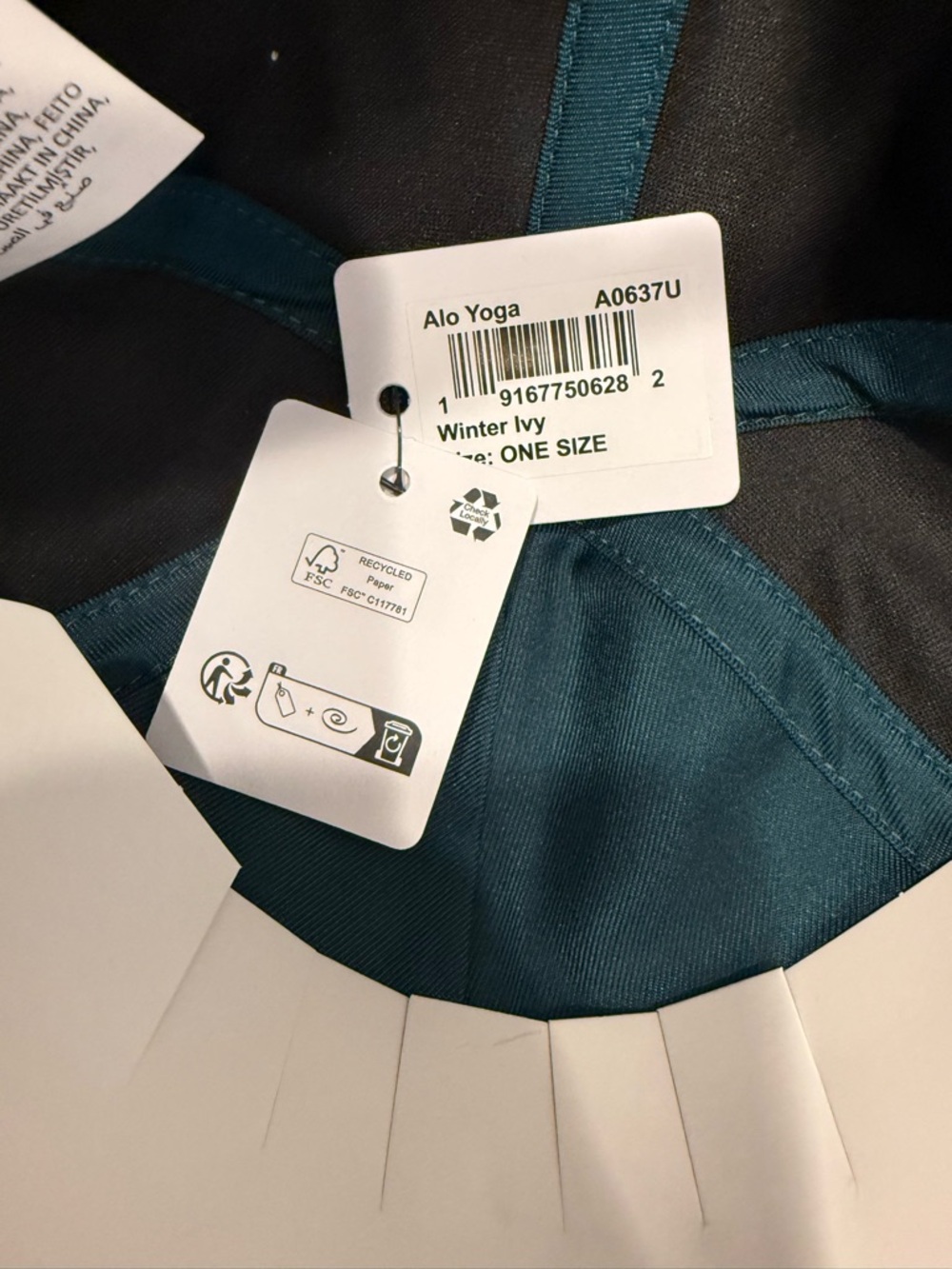 Alo Yoga Satin Off-Duty Cap Winter Ivy - Picture 6 of 7